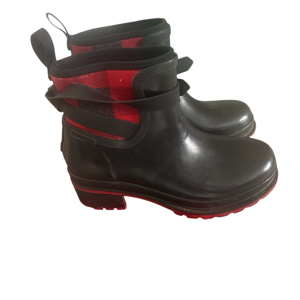 Muck Womens Black Red Ankle Rain Boots 6 🌺